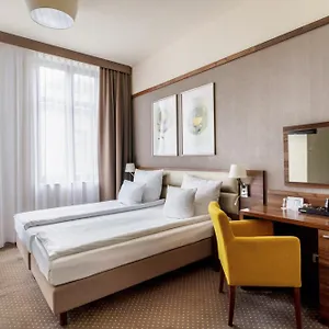 מלון Golden Tulip Center
